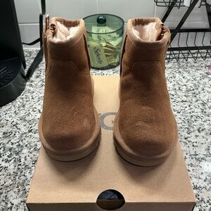 UGG Kids Boots in Chestnut Brown